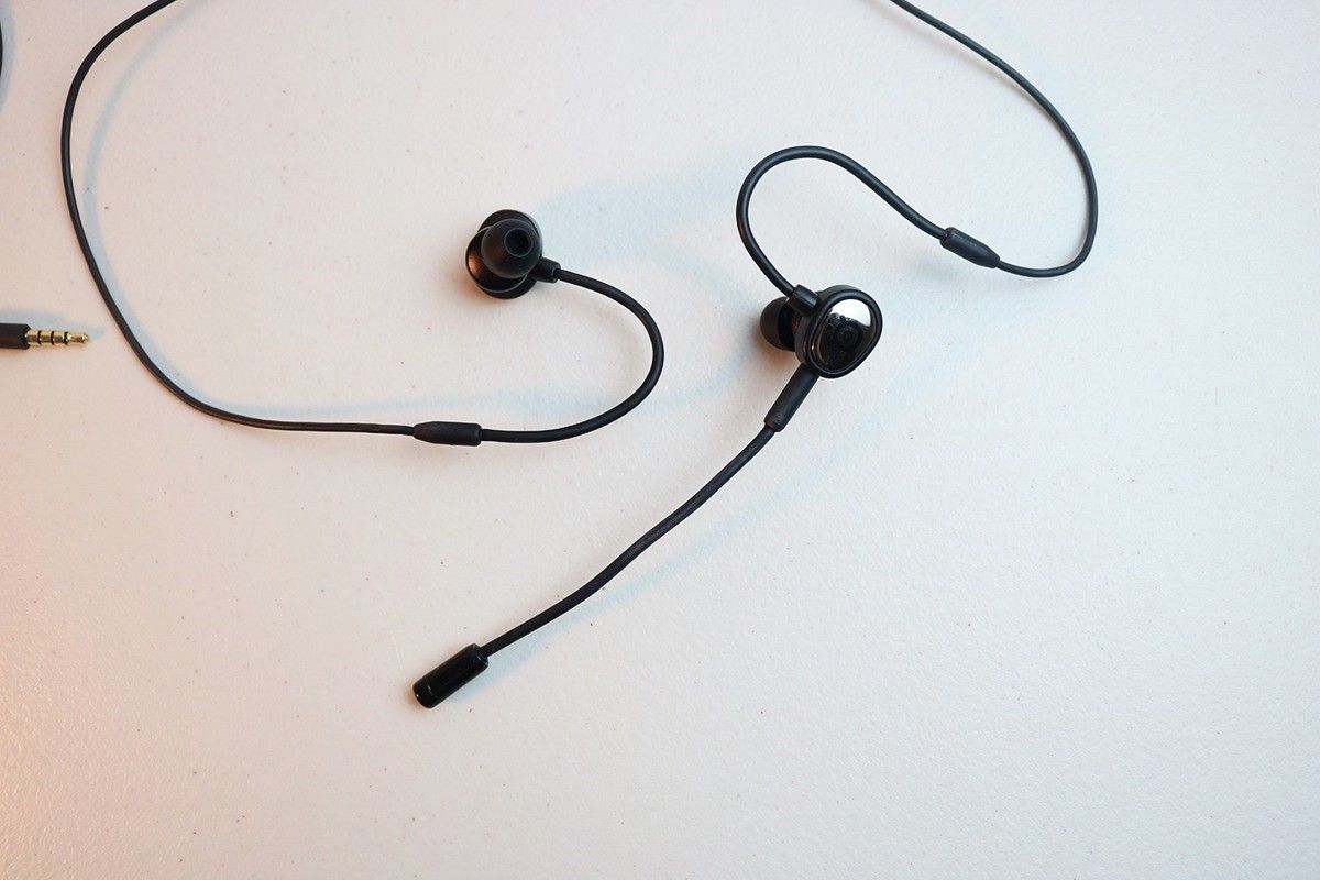 earbuds-for-mobile-gaming-SteelSeries-TUSQ