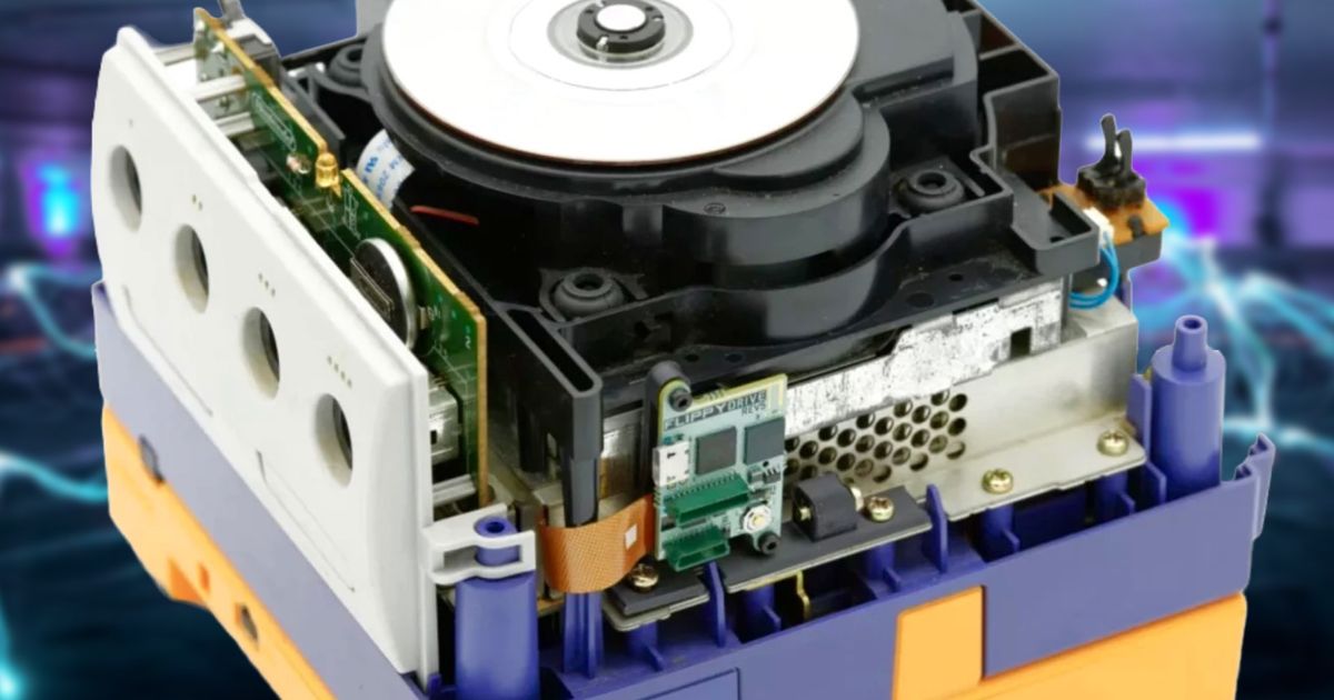 An open GameCube with a flippydrive modchip installed 