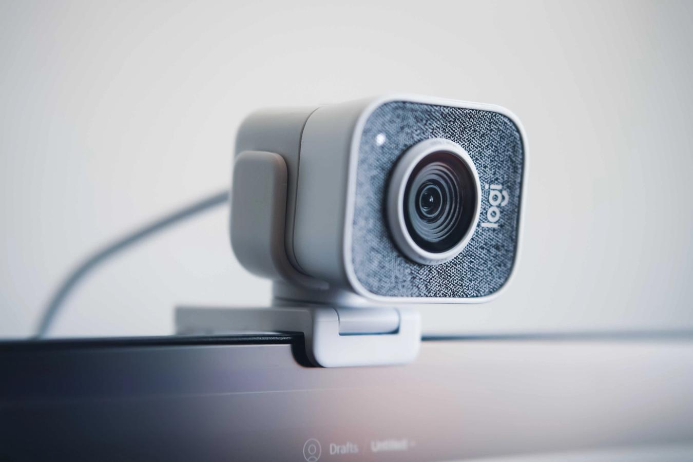 best-streaming-accessories-webcams