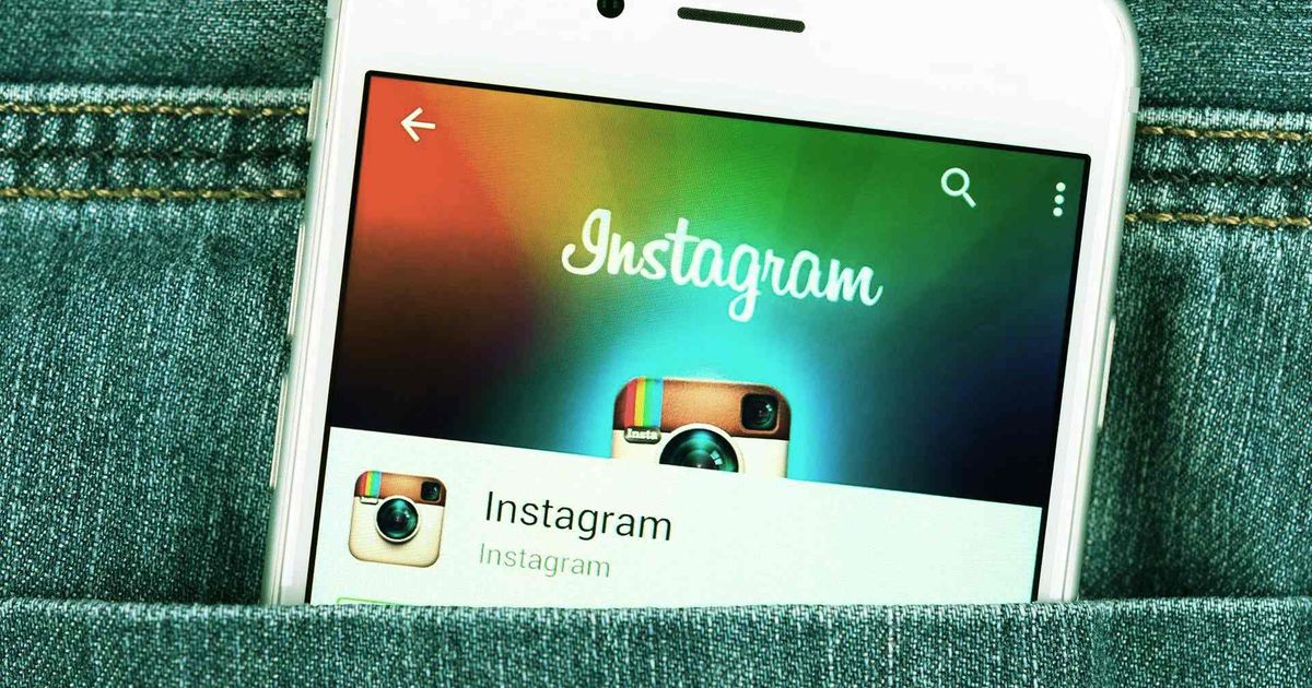 Instagram stories bigger - why is my Instagram zoomed in - picture of Instagram brand in smartphone