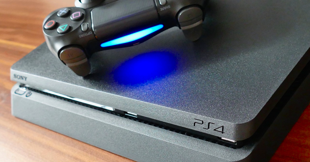 PS4 error code WS-44750-0 - An image of a PS4 console and its controller
