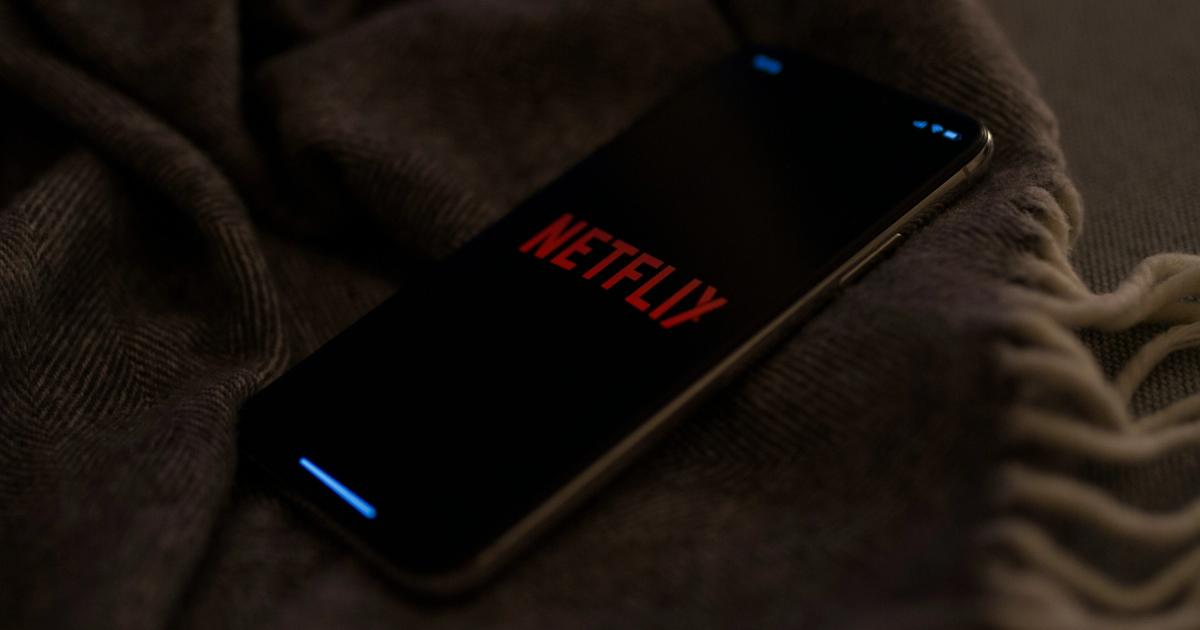 An image showing the Netflix app initiating on an Android smartphone