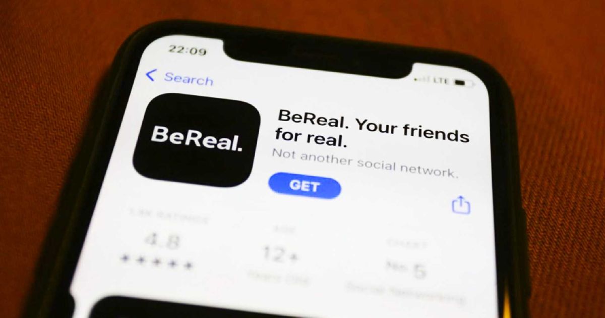 What does the lightning bolt icon mean on BeReal?