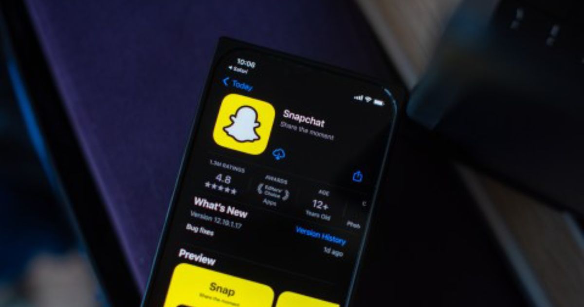make stickers Snapchat - An image of Snapchat on a phone