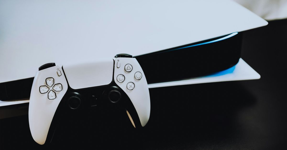 An image of a white controller and a PS5 which is trying to connect to a hostpot