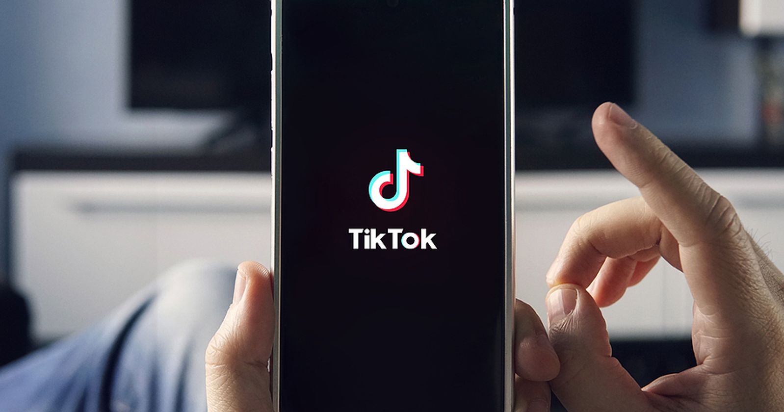 This hidden TikTok trick lets you scroll videos without using your