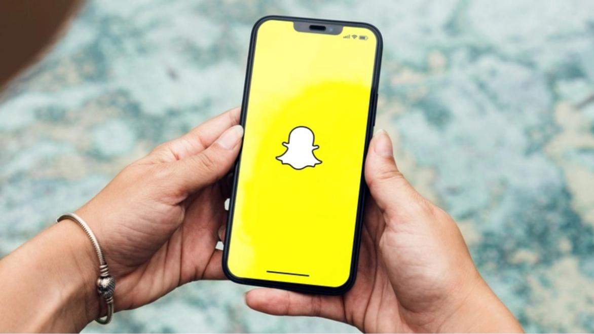 Block someone on Snapchat - An image of Snapchat loading screen on an iPhone