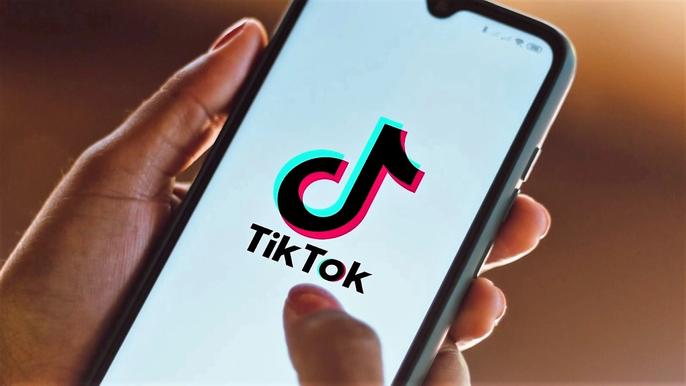 How to green screen on TikTok hand holding phone