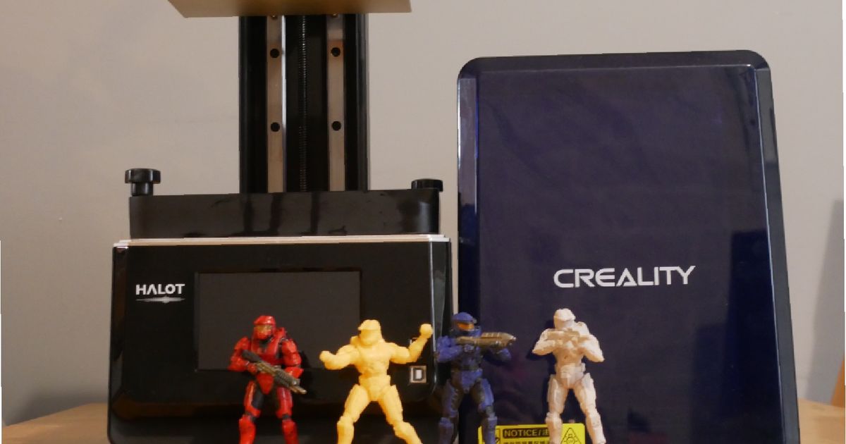 An image of a Creality Halot One Plus review alongside figurines of Red vs Blue Spartans 