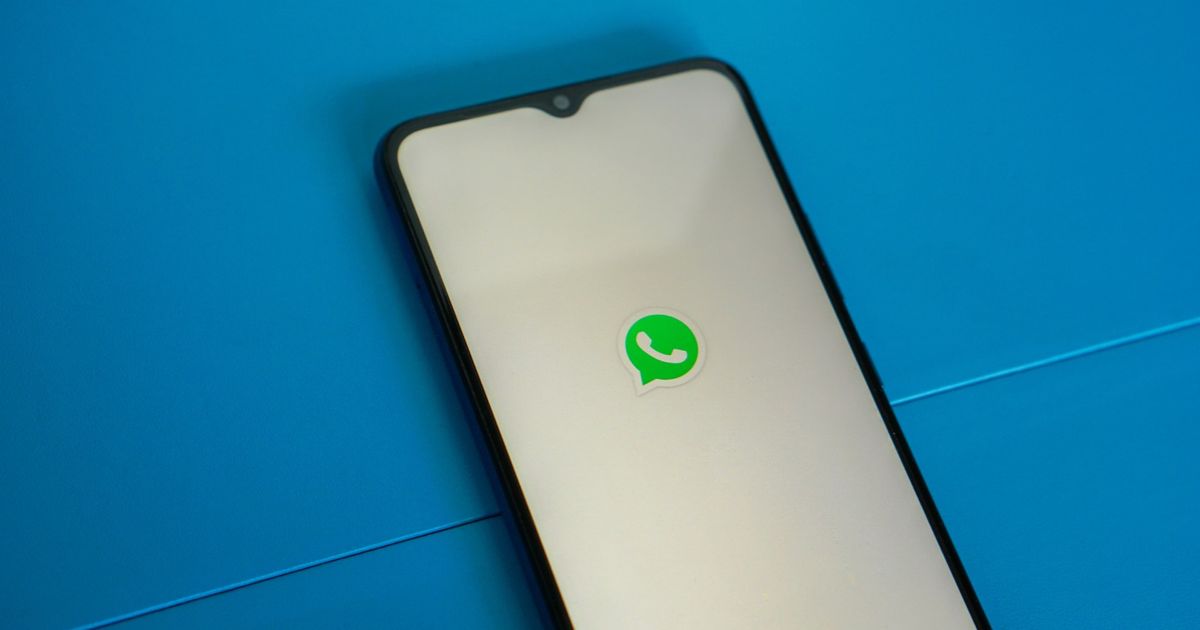 Disable WhatsApp encryption - An image of WhatsApp on a smartphone