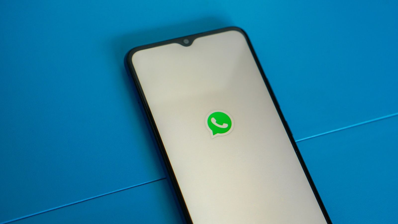 Disable WhatsApp encryption - An image of WhatsApp on a smartphone