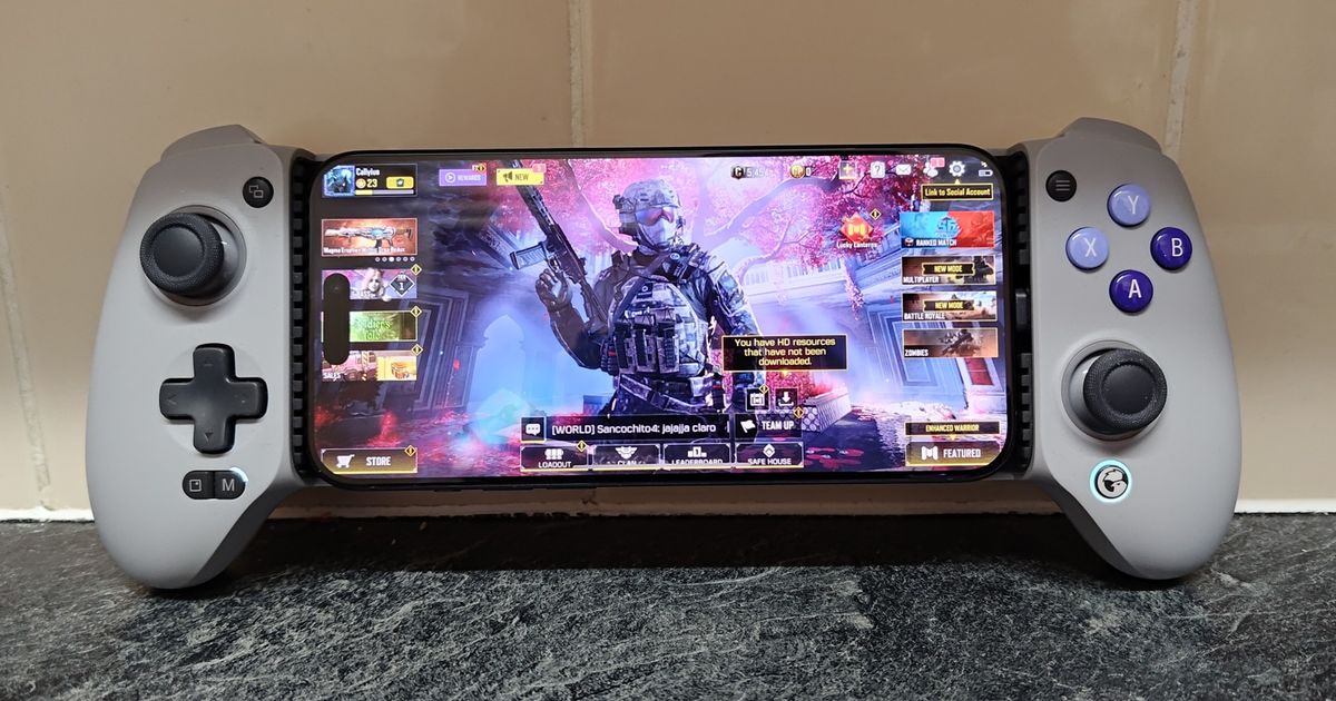 The iPhone 15 Pro Max with the Gamesir G8 Galileo attached