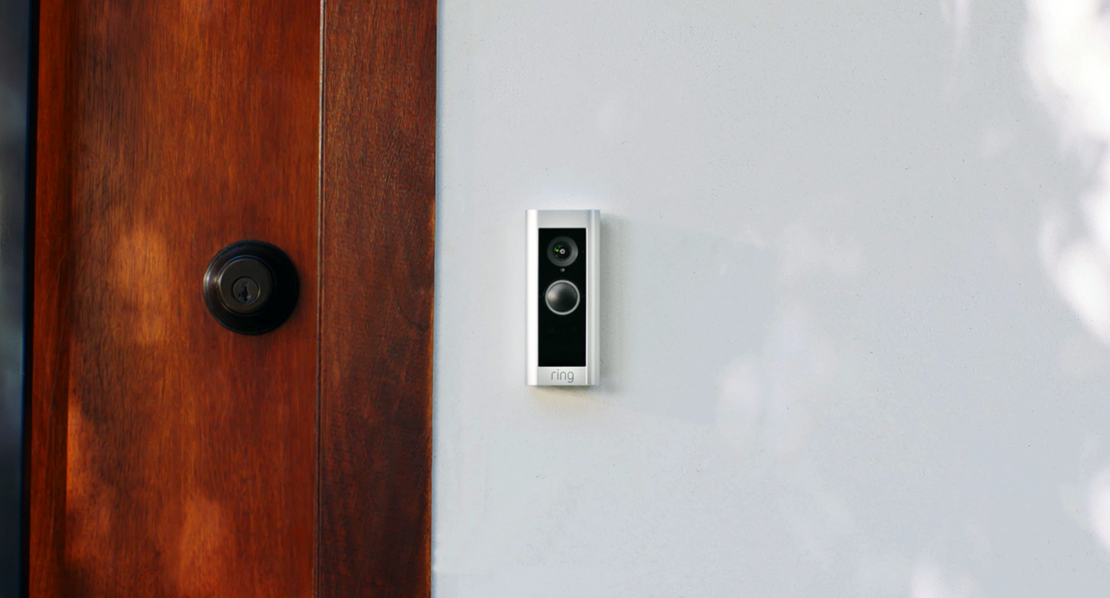 Ring doorbell won't connect to Wifi doorbell next to brown door