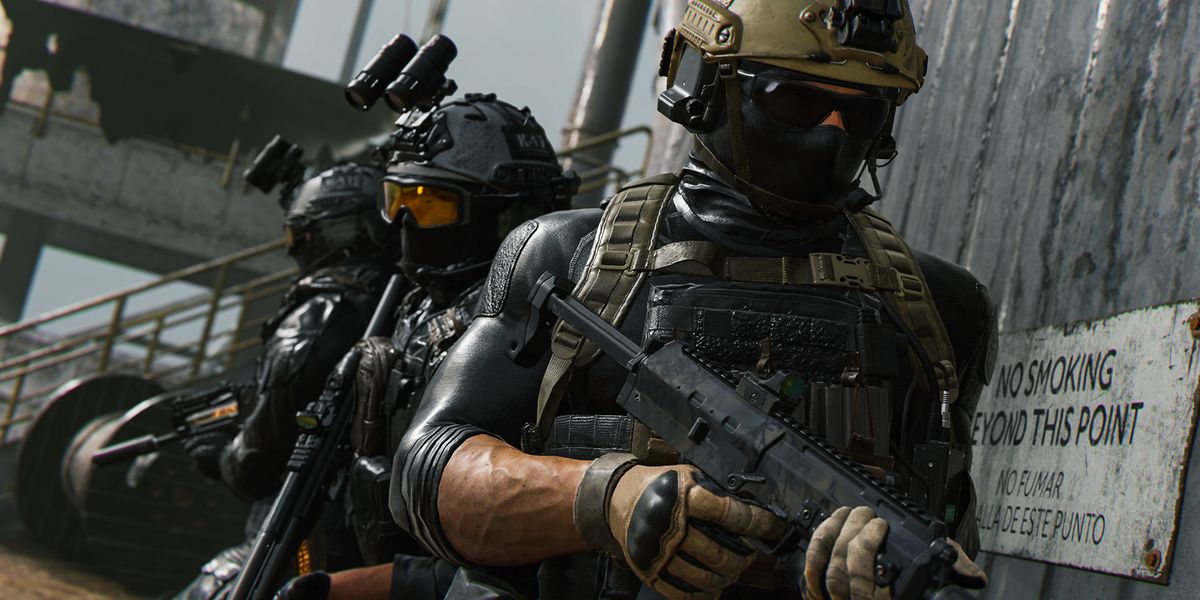 A tactical team prepare to launch an assault - Modern Warfare 2