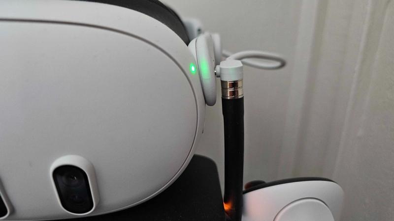 KIWI Design's Quest 3 SPC Battery Strap and RGB Stand review