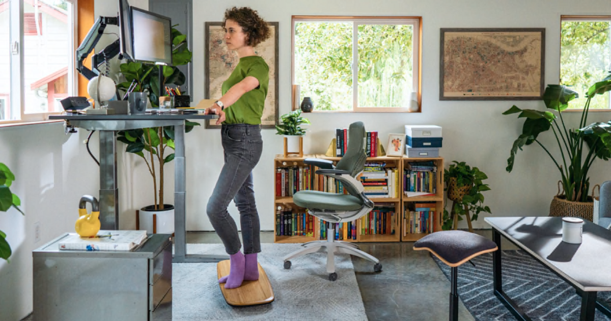 Fully Jarvis Bamboo Standing Desk - are standing desks worth it?