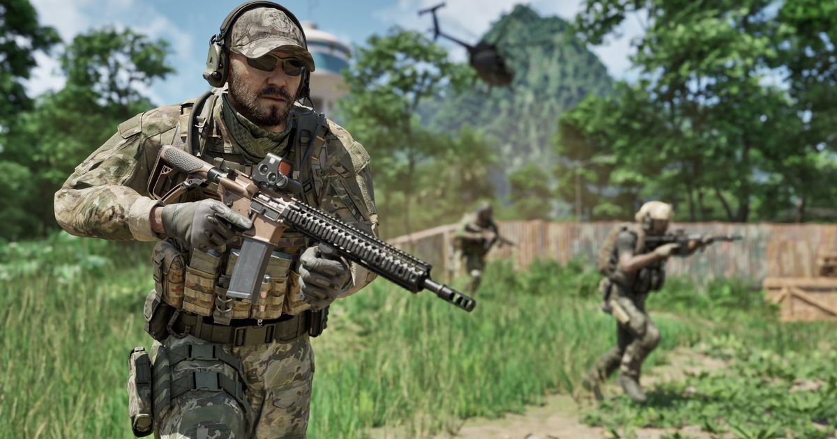 Gray Zone Warfare PvE: Three soldiers running forward through a tropical environment with weapons at the ready while a helicopter flies away in the distance.