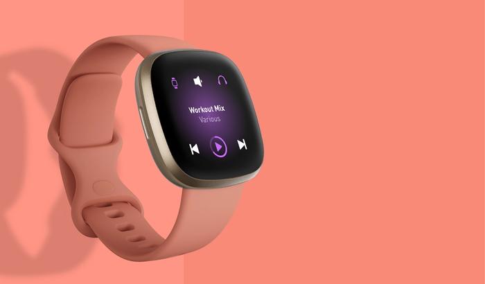 Fitbit Versa 3 in pink and gold - Fitbit Versa 4